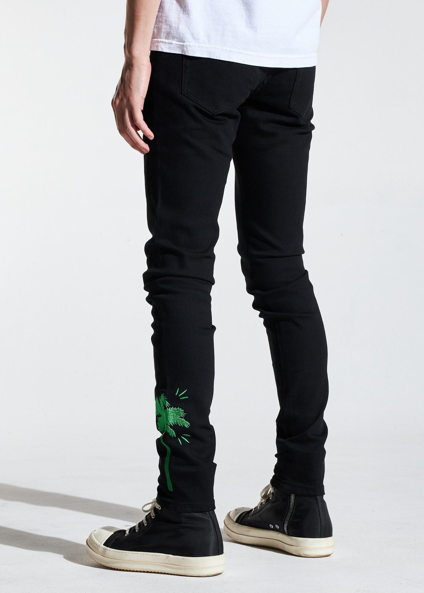 En Noir Masters Black