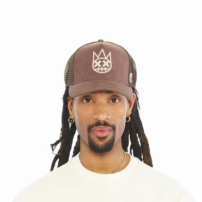 LOGO MESH BACK TRUCKER CURVED VISOR