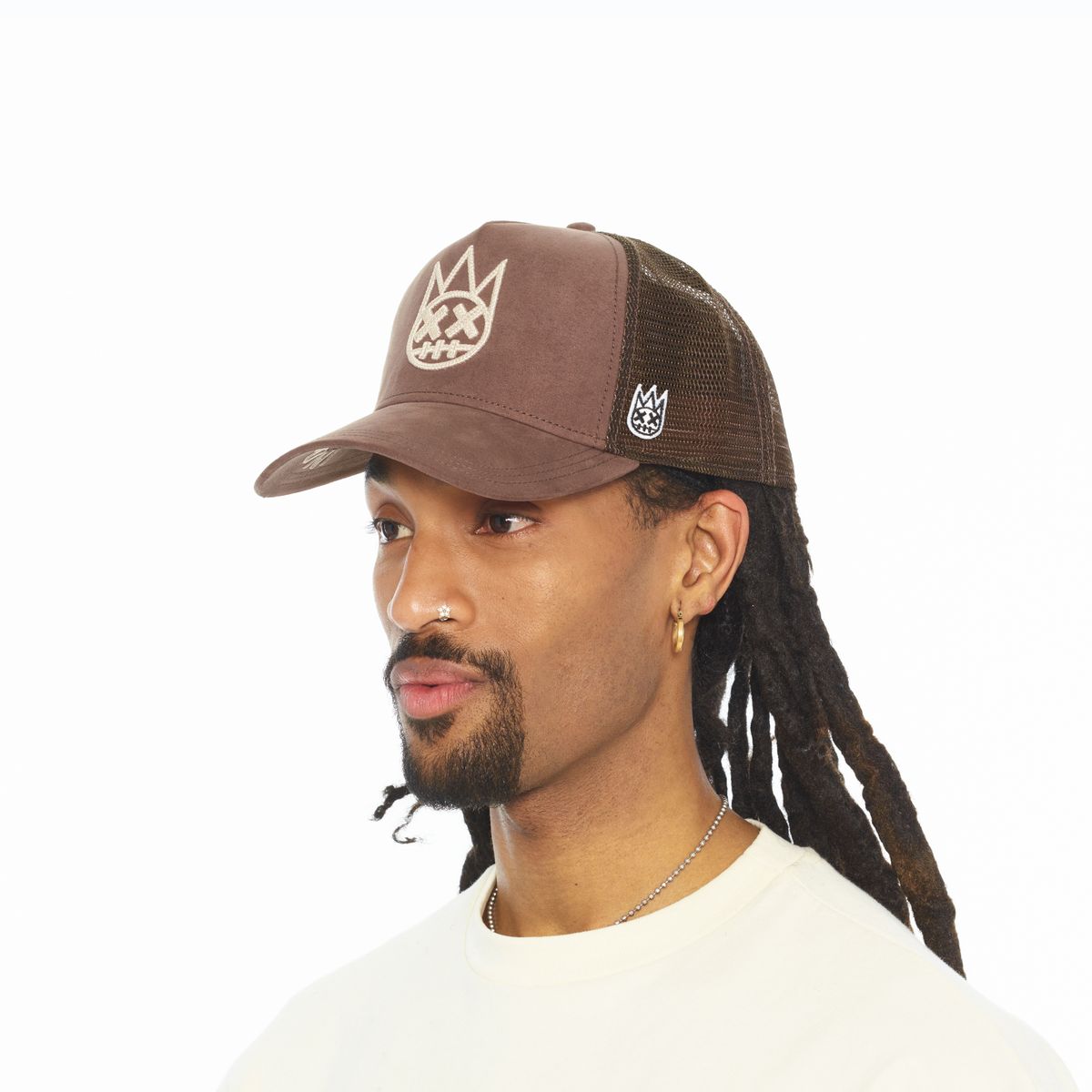 LOGO MESH BACK TRUCKER CURVED VISOR