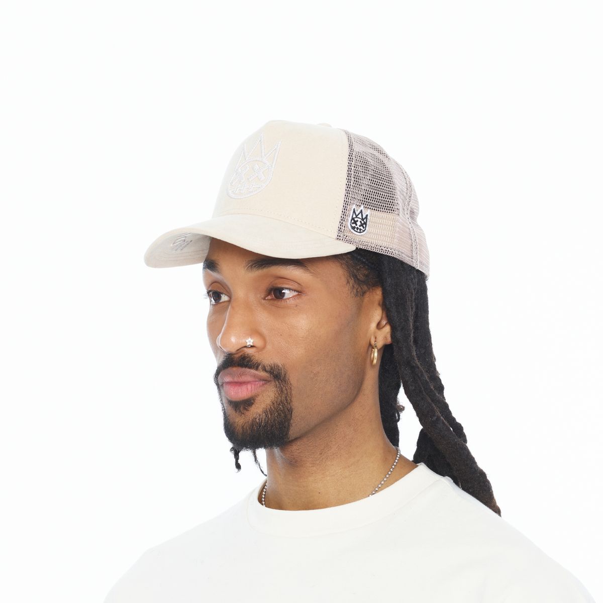 LOGO MESH BACK TRUCKER CURVED VISOR